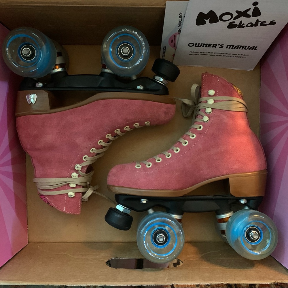 Malibu Barbie Moxi Lolly roller skates size 4